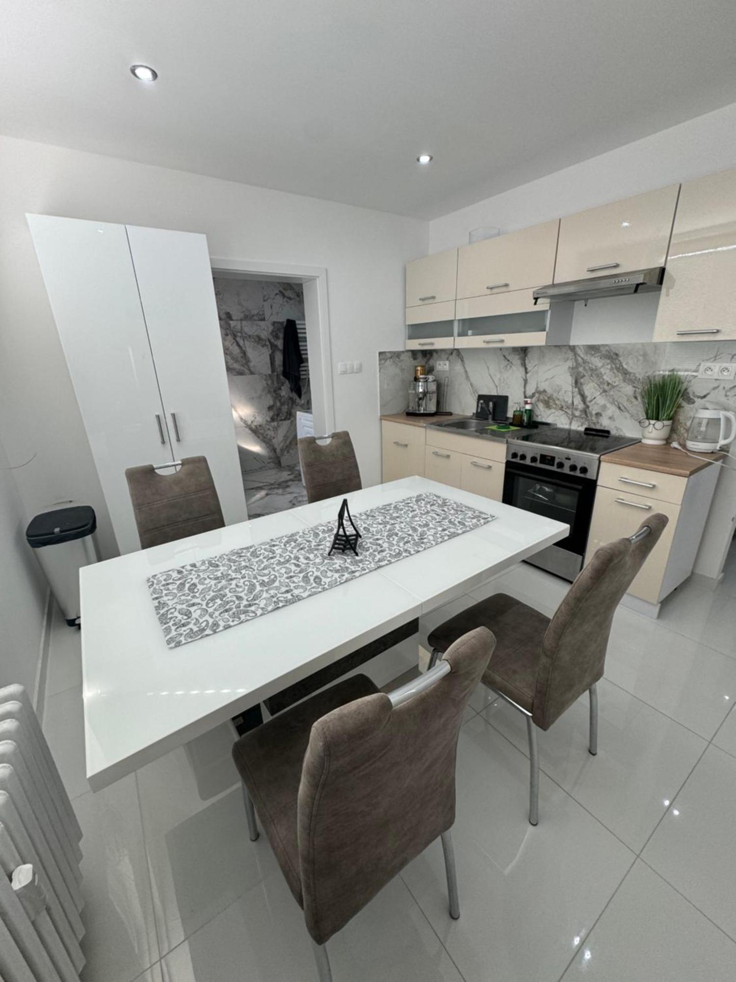 Peti Apartman Centrum Galanta Luaran gambar